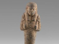 Aeg S 6  Aeg S 6, Uschebti, Ton mit braunem Überzug, H 16,6 cm, B 6,1 cm, T 5,0 cm : Bestandskatalog Ägypten, Museumsfoto: Claus Cordes